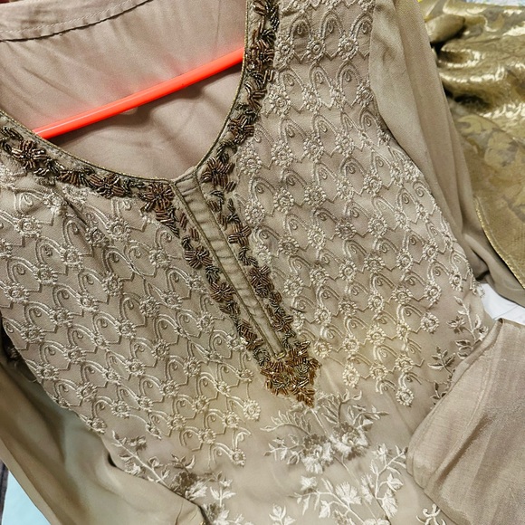 Women Georgette 3 PCs salwar suit with banarasi dupatta - Picture 10 of 10